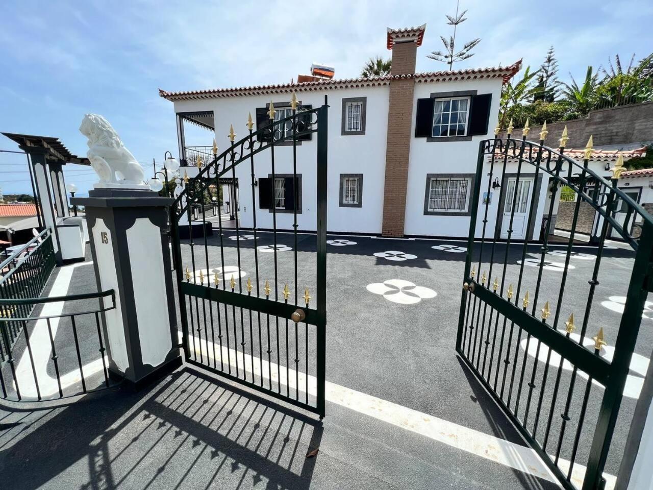 Comfortable 2-Bedroom Apartment For Relaxing Stays Funchal  Esterno foto